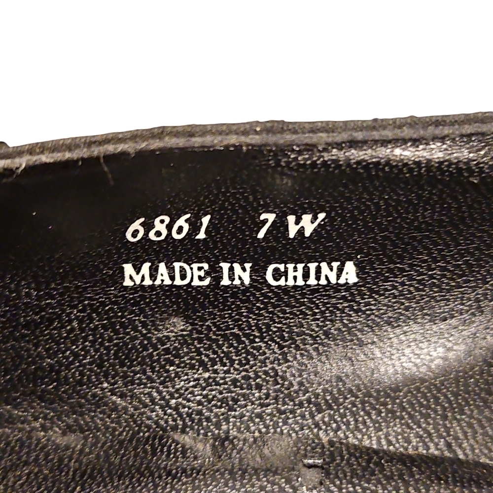 J. Renee Elegant Black Pumps - Picture 5 of 7
